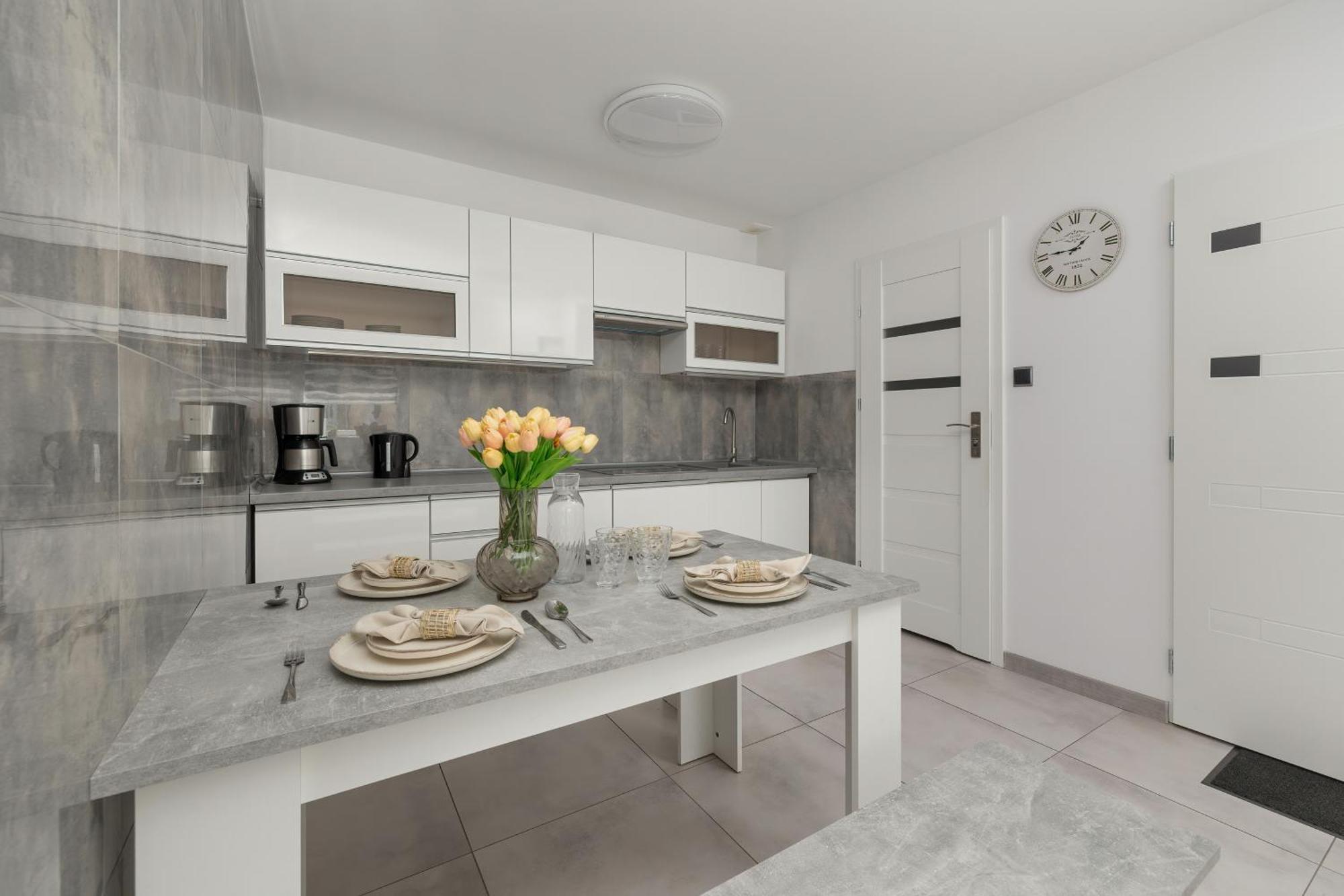 Family Herberta With Terrace And Parking By Rent Like Apartment *